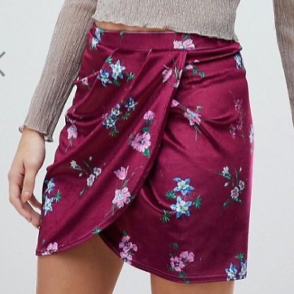 NWT ASOS Floral Wrap Velvet Fuschia Mini Skirt - Picture 2 of 5